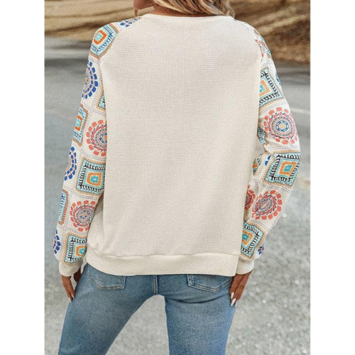 Trendy long sleeve top for women in polyester fabric, regular fit, perfect for casual outings and versatile styling